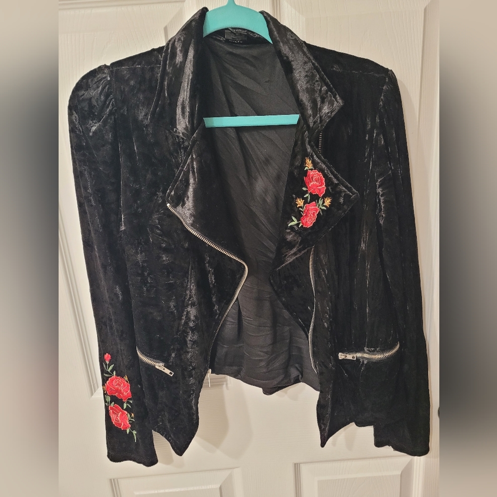 Women's Coco crushed velvet jacket with roses size large